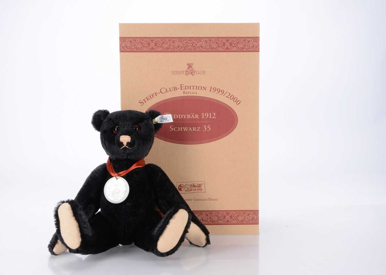 Lot 23 - A Steiff Club Edition teddy bear replica 1912