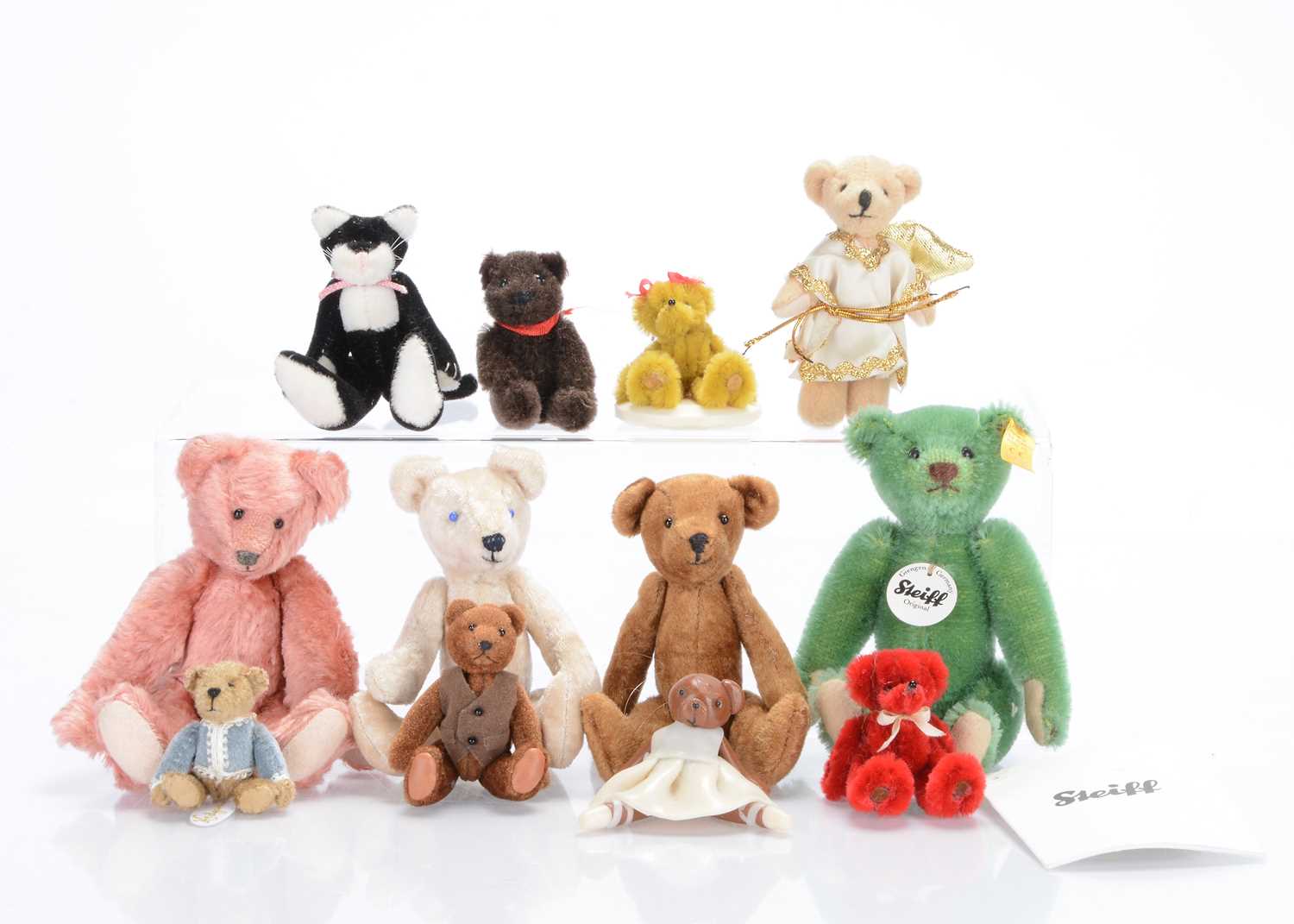 Lot 29 - Twelve small artist and collectors teddy bears and soft toys
