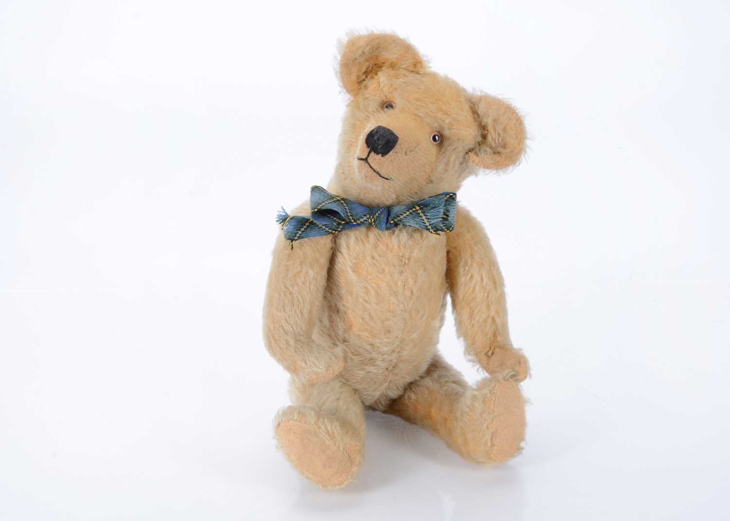 Lot 68 - A 1920s teddy bear