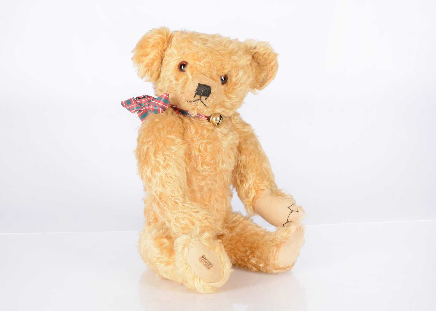 Lot 88 - A 1930s Merrythought teddy bear