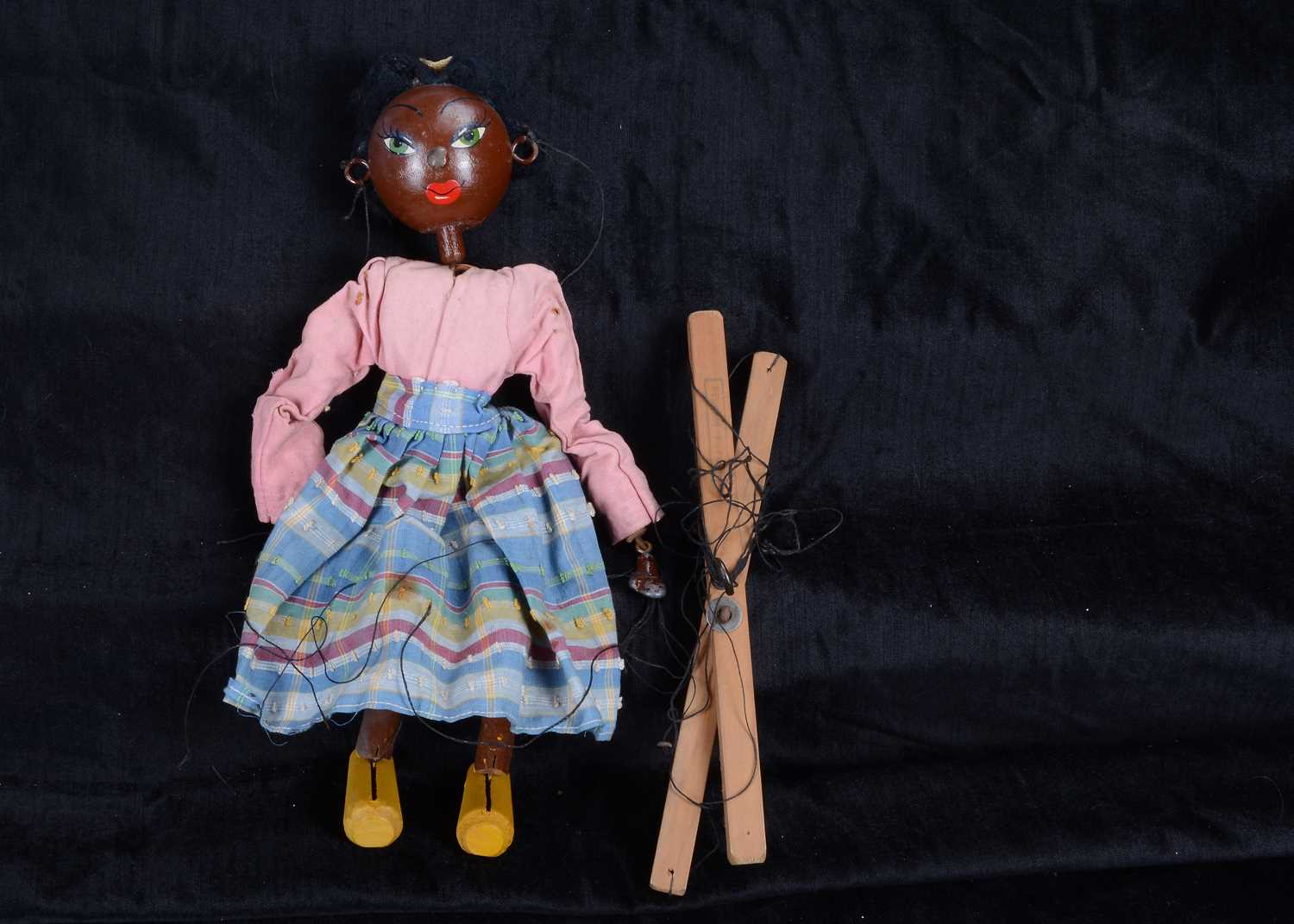 Lot 124 - A 1950s Pelham Puppets LS Range Black Girl