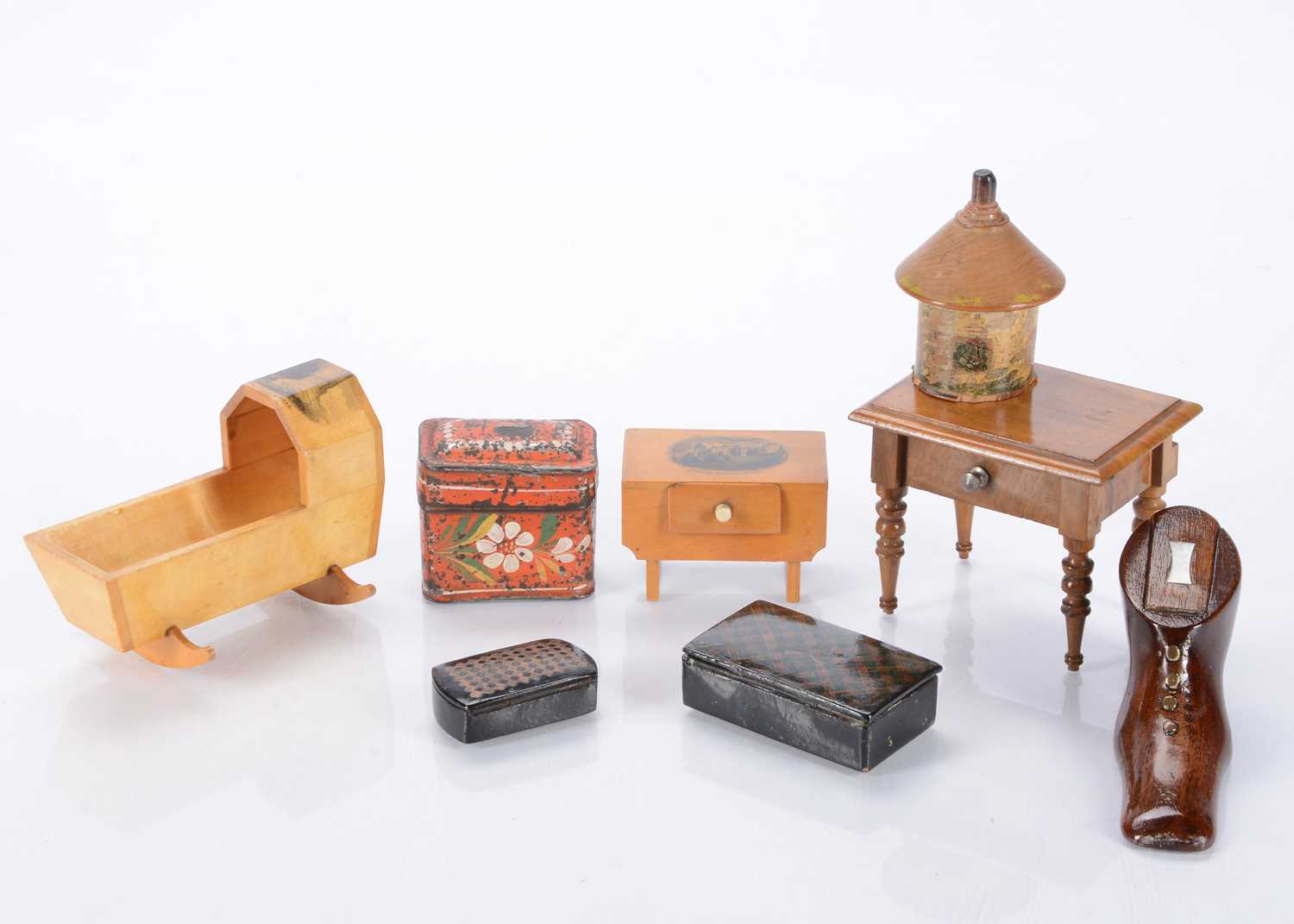 Lot 158 - Antiques and treen for the dolls’ house