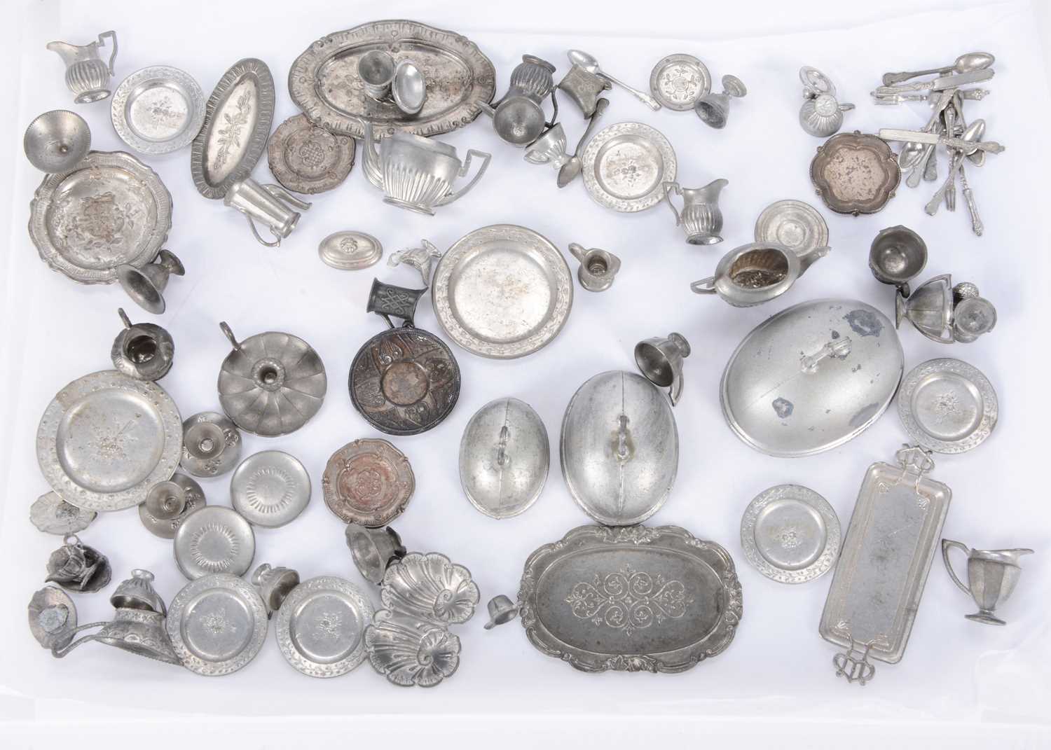 Lot 172 - Dolls’ house dining wares