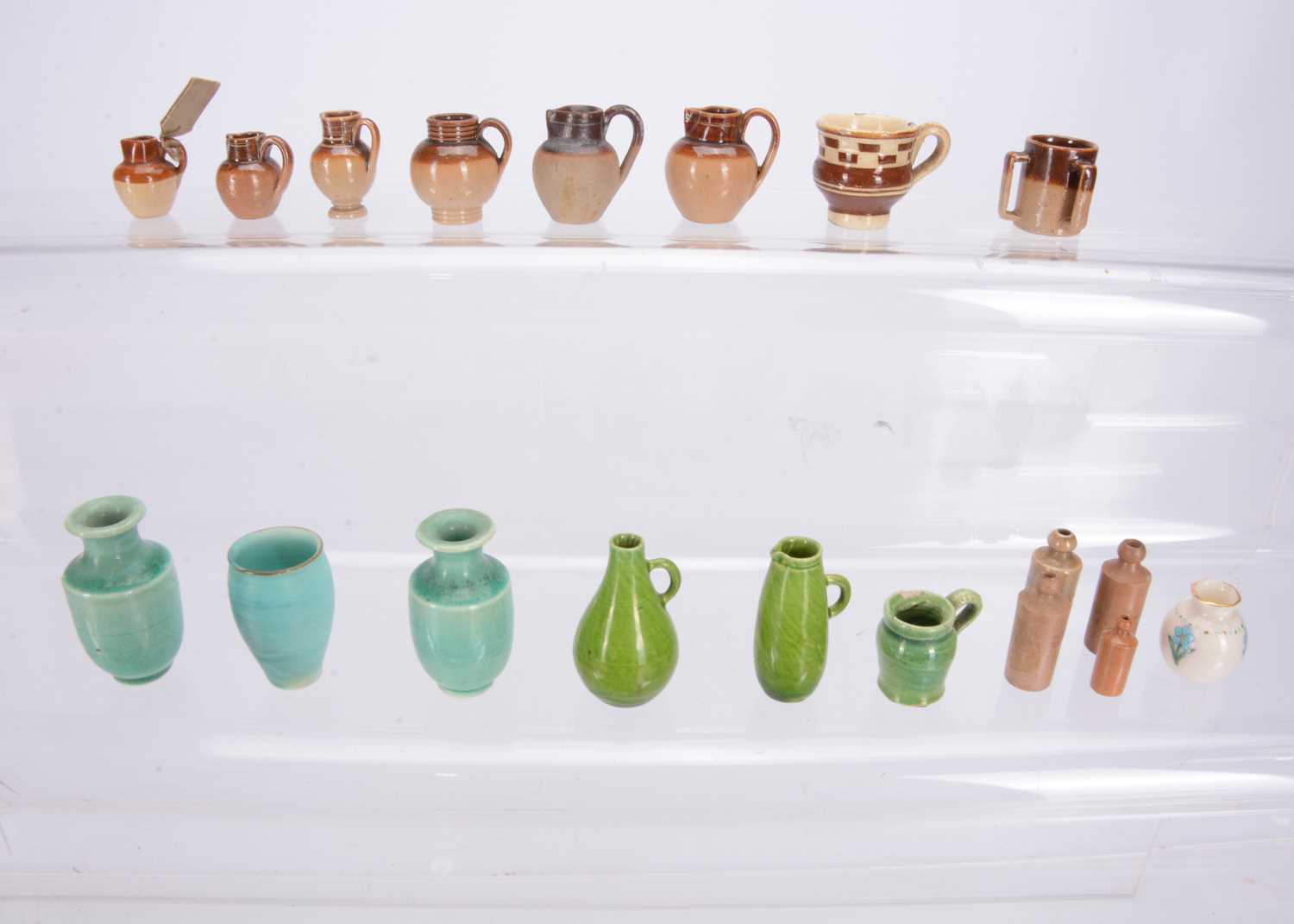 Lot 184 - Dolls’ house pottery vessels