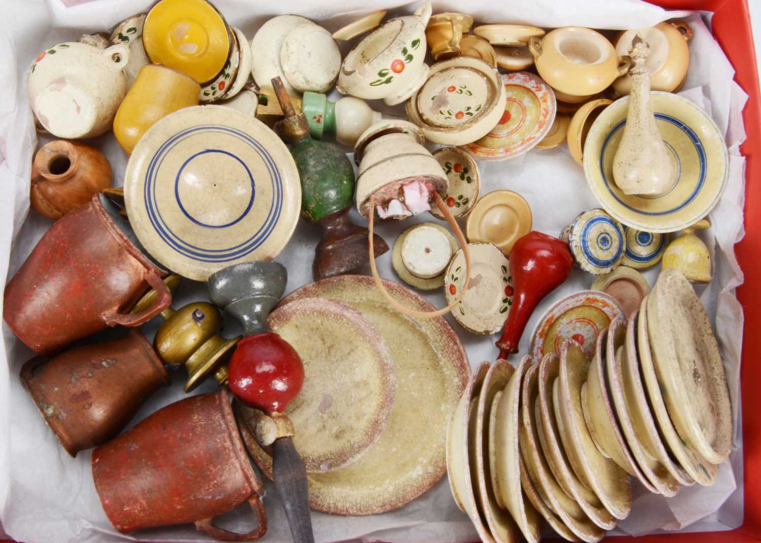 Lot 188 - German turned wooden dolls’ house items