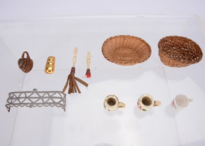 Lot 195 - Early dolls’ house pieces