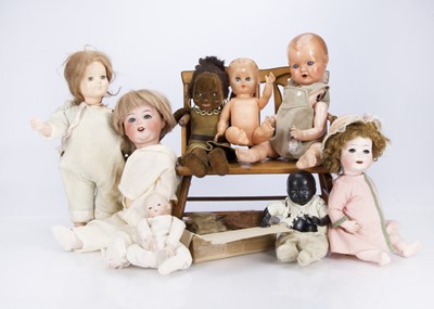 Lot 281 - An Ernst Heubach 300 character doll