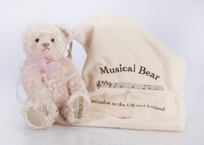 Lot 358 - A Steiff limited edition ‘Candle in the Wind’ musical teddy bear