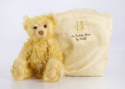 Lot 369 - A Steiff Limited edition Lu teddy bear