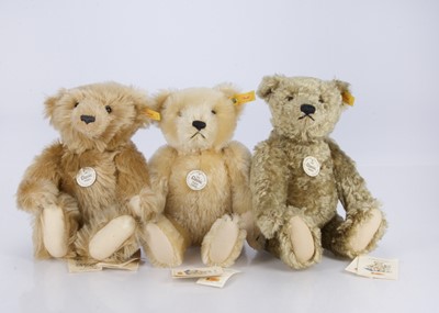 Lot 370 - Three Steiff yellow tag classic teddy bears