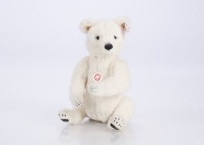 Lot 375 - A Steiff limited edition polar bear