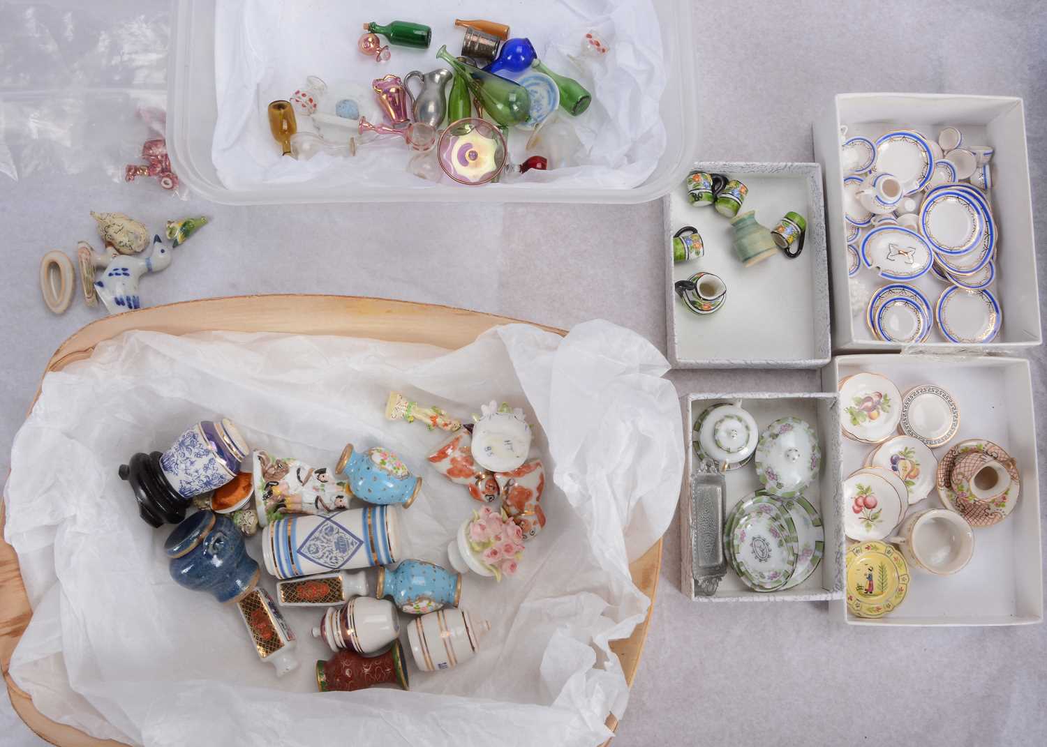 Lot 458 - Fine dolls’ house miniaturist porcelain and glass