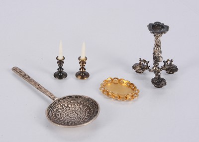 Lot 466 - Dolls’ house miniaturist silverwares
