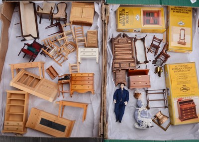 Lot 467 - A quantity of recent dolls’ house furniture