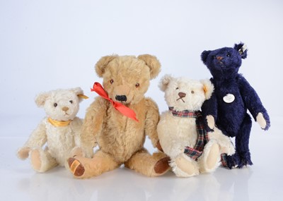 Lot 575 - A Steiff limited edition 1909 replica teddy bear