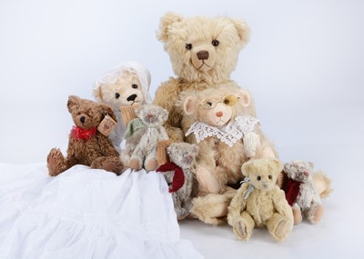 Lot 589 - Eight artist teddy bears