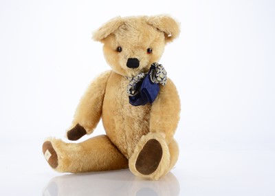 Lot 627 - A post-war Chad Valley teddy bear