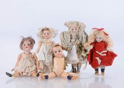 Lot 637 - A German for the French market small bisque headed doll