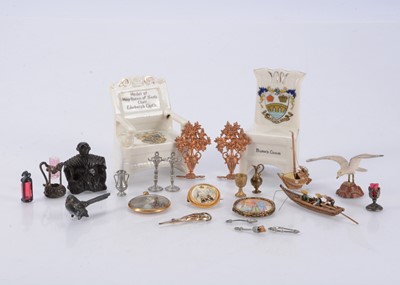 Lot 669 - Antiques for the dolls’ house from the Margaret Towner collection