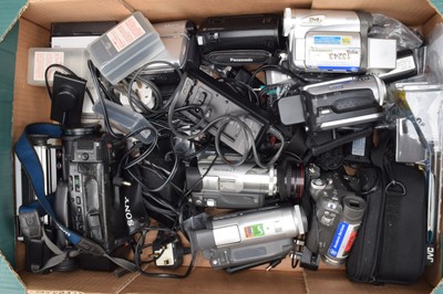 Lot 89 - A Group of Camcorders
