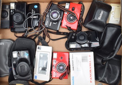 Lot 90 - A Tray of compact cameras