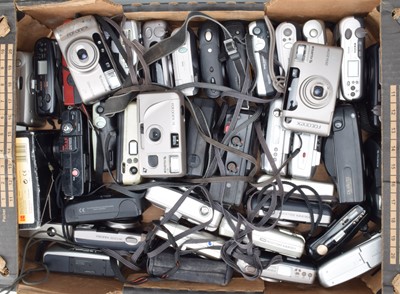 Lot 118 - A Tray of Compact Cameras