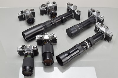 Lot 203 - A Tray of SLR Cameras