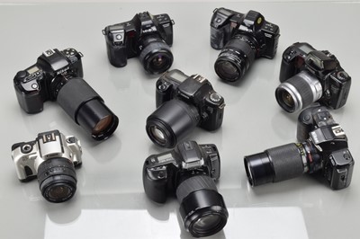 Lot 204 - A Tray of AF SLR Cameras