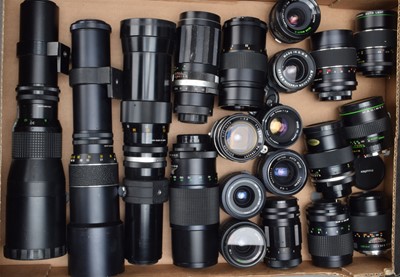 Lot 220 - A Tray of Prime Lenses