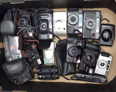 Lot 224 - A Tray of Compact Cameras
