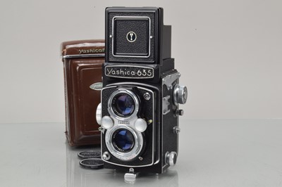 Lot 281 - A Yashica 635 TLR Camera