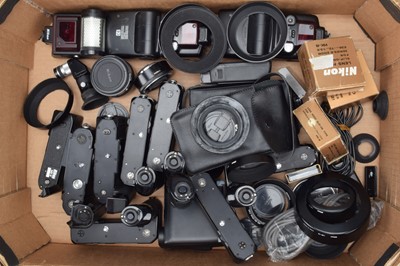 Lot 325 - A Tray of Nikon Accessories
