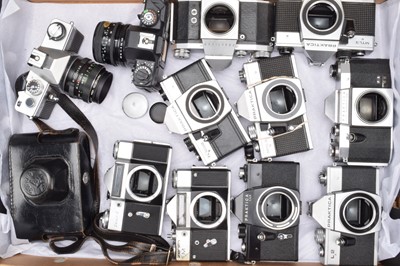 Lot 383 - A Tray of Eastern Bloc Cameras