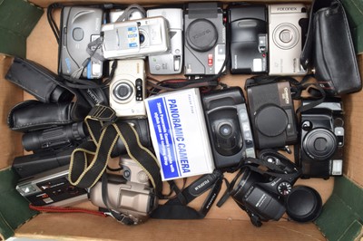 Lot 419 - A Tray of Compact Cameras