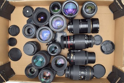Lot 431 - A Tray of Nikon AF & AF Mount Lenses