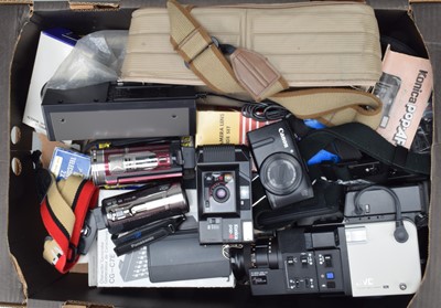 Lot 479 - A Group of Cameras and Accessories