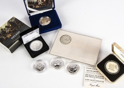 Lot 258 - A collection of seven silver and silver proof coins