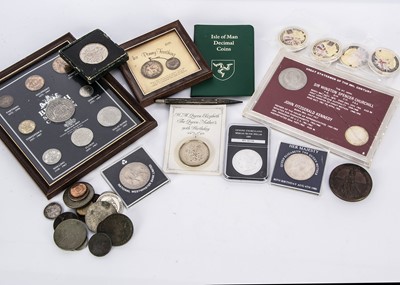 Lot 295 - A mixed collection of coins