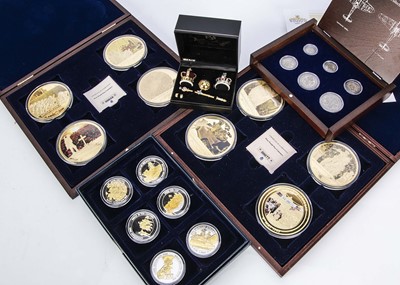 Lot 300 - A collection of World War 1 and World War 2 Commemorative medallions and coins