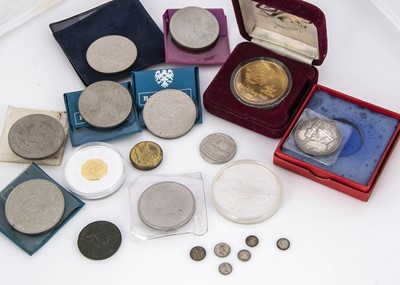 Lot 301 - A collection of mostly British coins and medallions