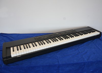 Lot 712 - Yamaha Electronic Piano