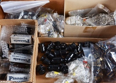 Lot 768 - Valves / Fuses / Plug Connections