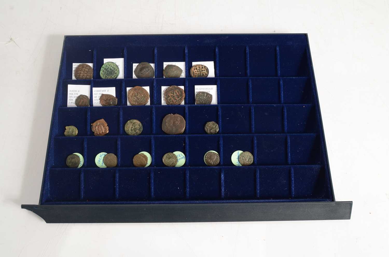 Lot 10 - A collection of twenty one Roman copper coins