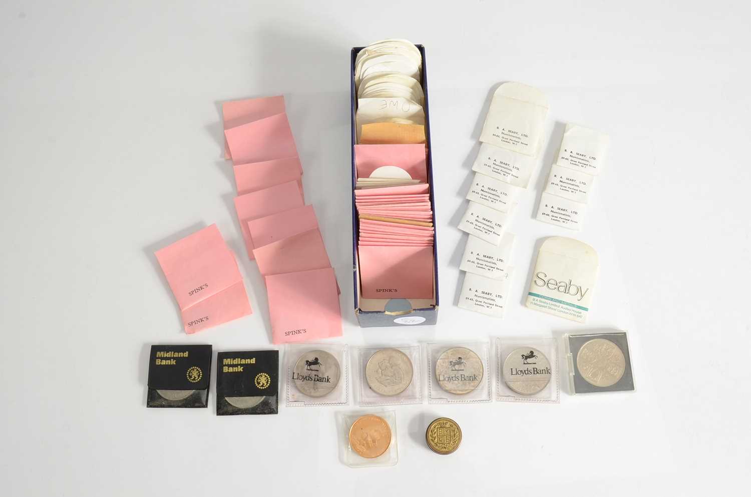 Lot 32 - A small collection of modern British decimal coinage