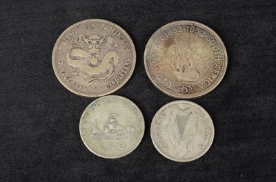 Lot 50 - A collection of world coinage