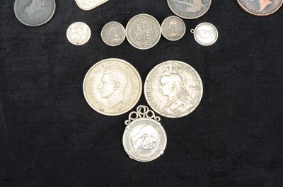 Lot 51 - A small group of mixed British and world coinage