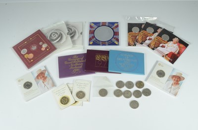 Lot 59 - A collection of Modern British £5 coins