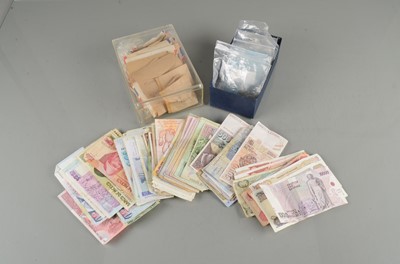 Lot 123 - A collection of modern world coinage and banknotes