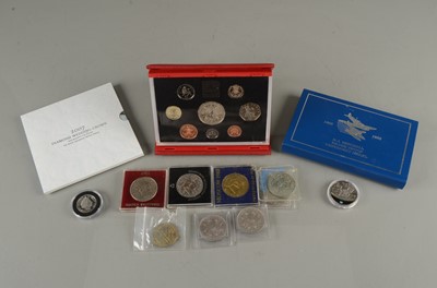Lot 135 - A small collection of modern coins and medals
