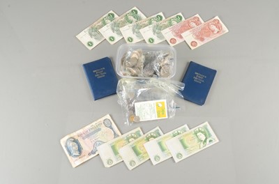 Lot 136 - A small collection of British coins and bank notes